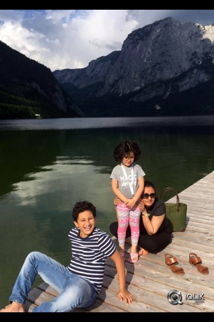 Mahesh-Babu-Family-London-Trip-Photos